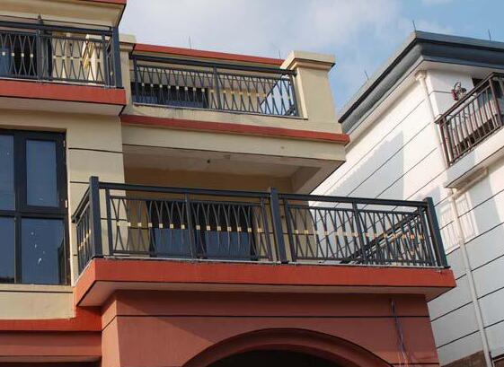 別墅陽臺護(hù)欄定做(圖1)