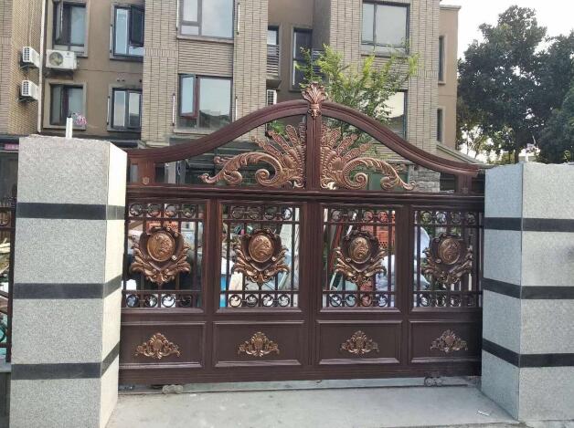 瑞基公司定制生產(chǎn)的鋁藝大門具有哪些優(yōu)點(diǎn)(圖1)